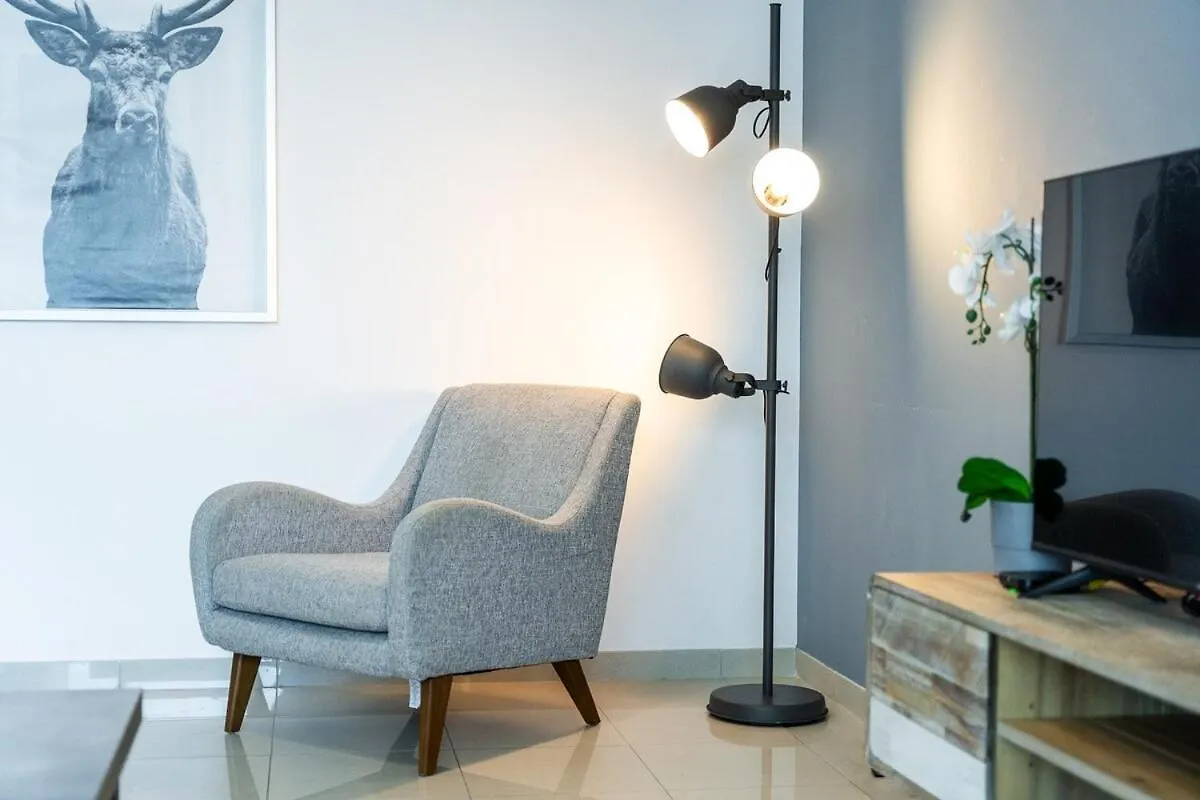 Charming Comfy 2-Bedroom Apartment In Dubai Marina