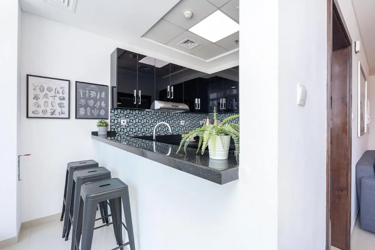 Charming Comfy 2-Bedroom Apartment In Dubai Marina