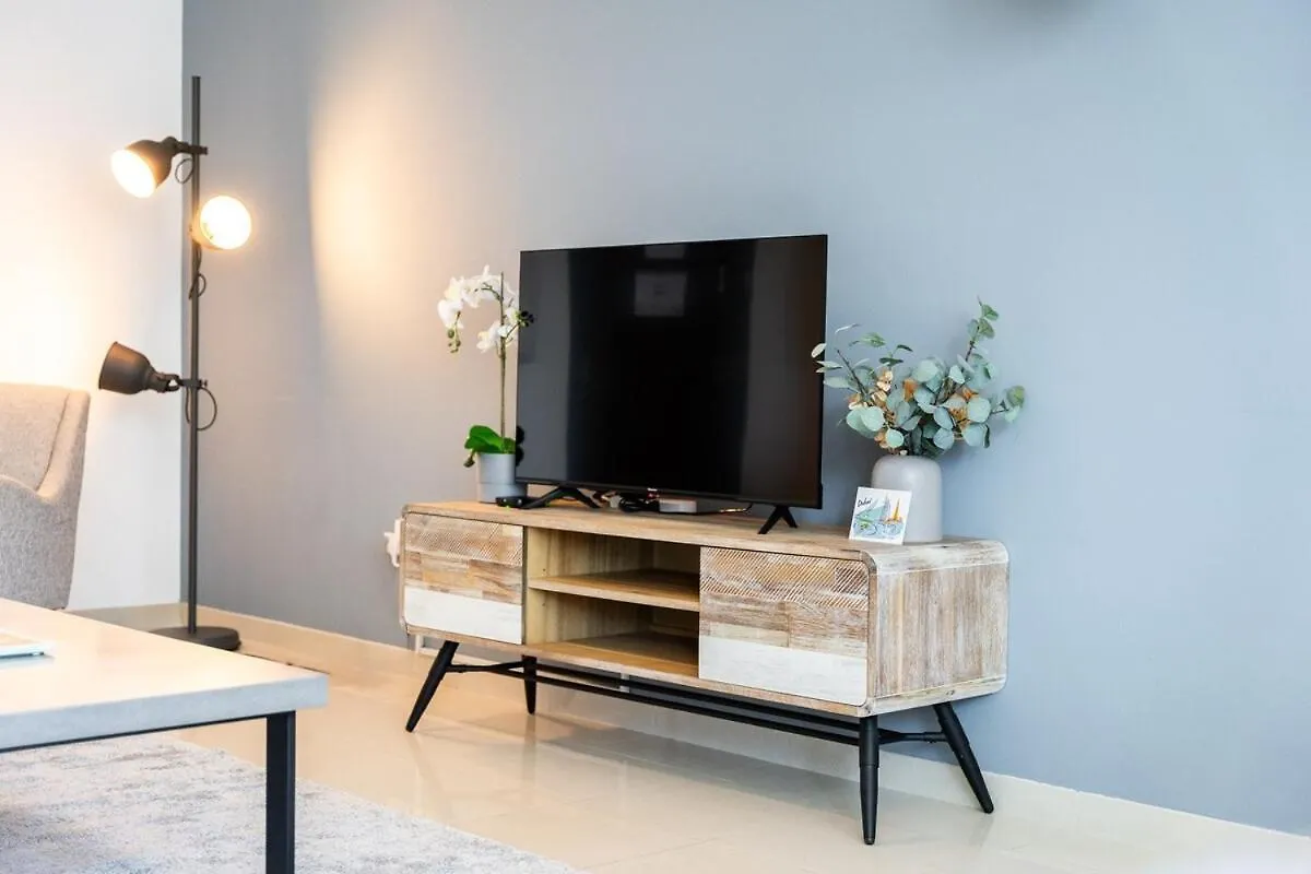 Charming Comfy 2-Bedroom Apartment In Dubai Marina